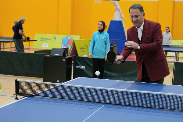 Beylikdüzü'nde Ödüllü Masa Tenisi Turnuvası düzenlendi