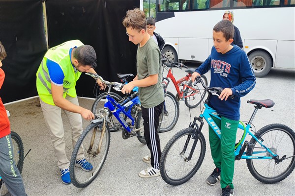 Bisiklet tamir çadırları Konyalıların hizmetinde