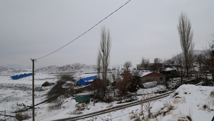 Bölgede kar yağışı: Köy yolları ulaşıma kapandı