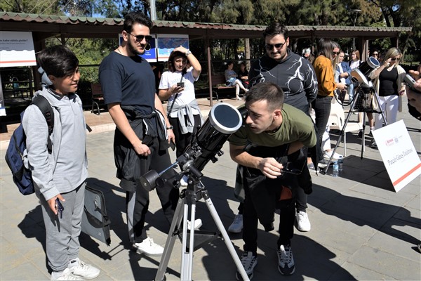 Bornova Büyükpark’ta güneş tutulması etkinliği düzenlendi