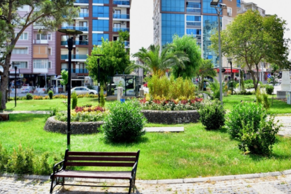 Bornova’da parklar yenileniyor