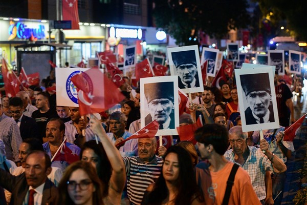 Bornova'da Zafer Bayramı’nın 102. yıl dönümü etkinliklerle kutlandı