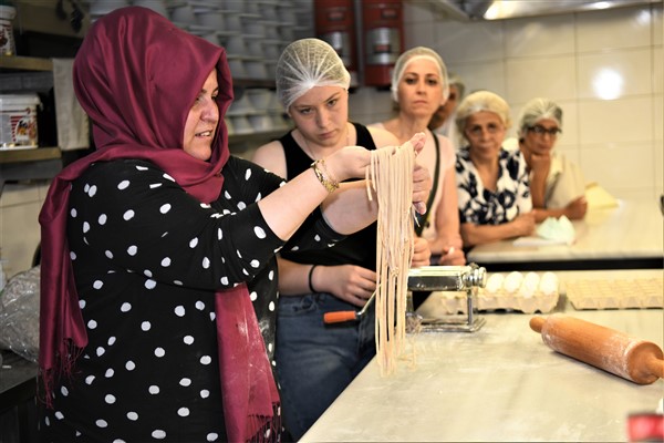 Bornovalılar 'Sağlıklı Mutfak Atölyesi'nde