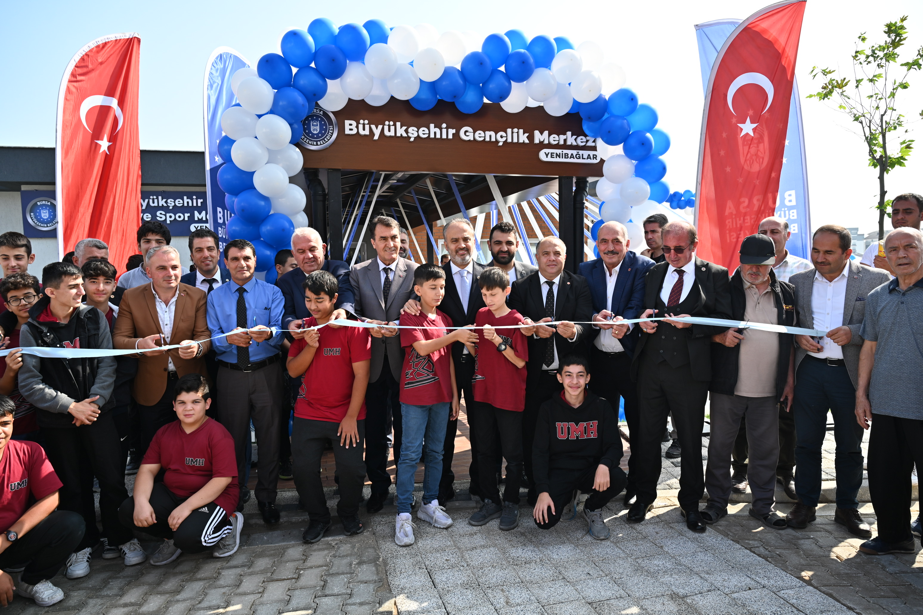 Bursa'da Gençlik ve Spor Merkezi törenle hizmete açıldı