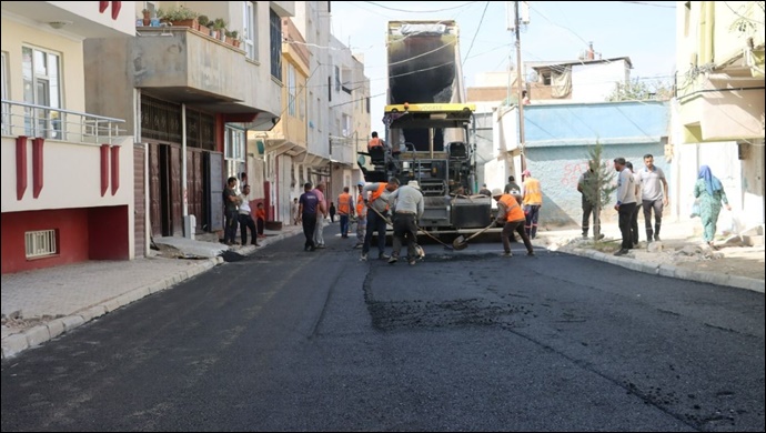 Büyükşehir 'den Akçakale ve Viranşehir 'de asfalt serimi