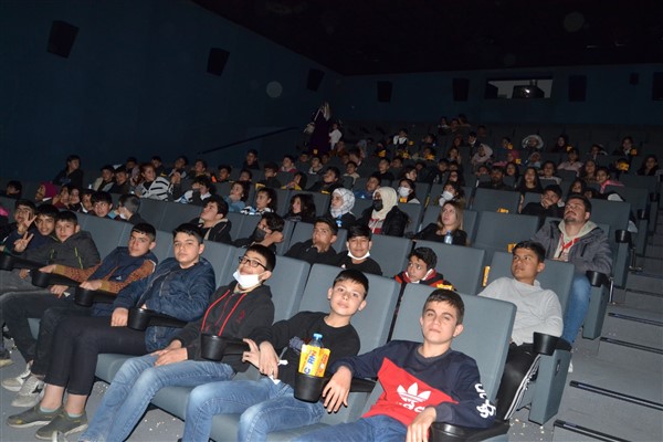 Büyükşehir’den  öğrencilere ücretsiz sinema keyfi