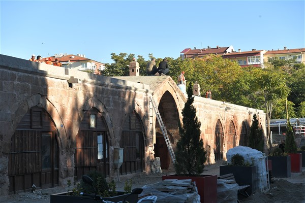 Büyükşehir ve Valilik iş birliği ile tarihi Arasta Çarşısı yeniden canlanıyor