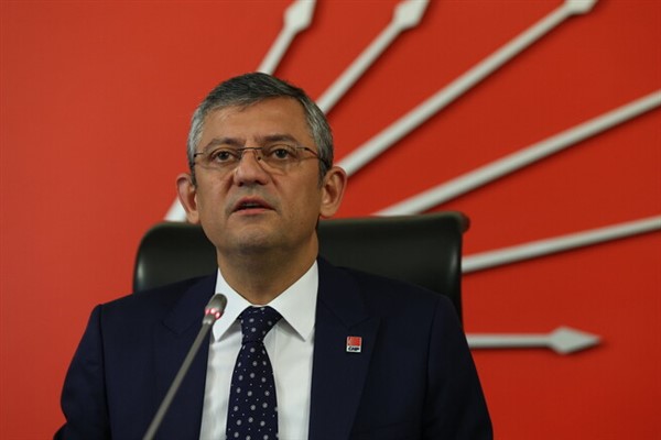 CHP Genel Başkanı Özel, Milletvekili Dinçer'in annesinin cenazesine katıldı