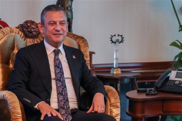 CHP Genel Başkanı Özel, Tarihi Kentler Birliği Başkanı seçilen Yavaş'ı tebrik etti