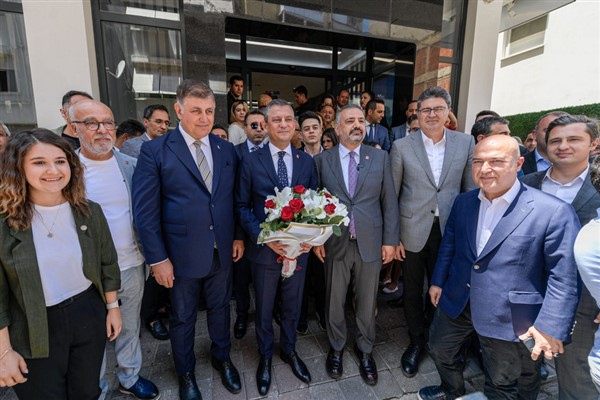 CHP Genel Başkanı Özgür Özel İzmir’e gitti