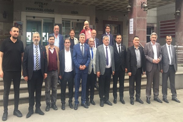 CHP'li Ocaklı, milletvekili mazbatasını aldı