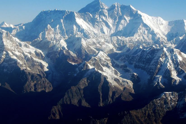 Çin, Everest'in altında büyük bir linyit yatağı buldu