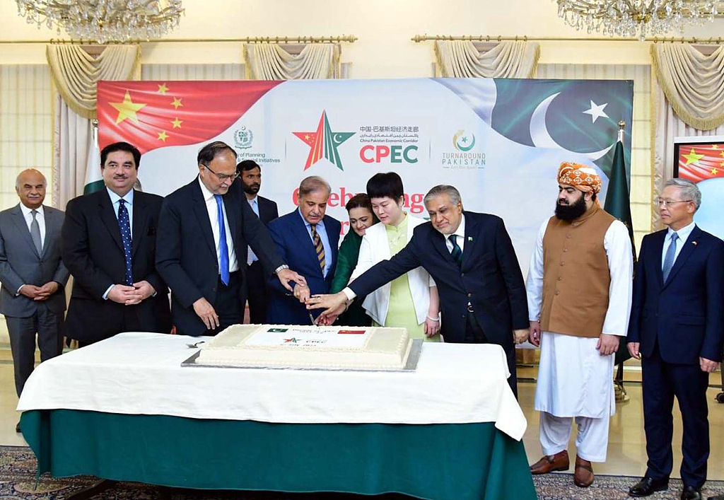 Çin-Pakistan Ekonomik Koridoru'nun 10. yılı nedeniyle Pakistan'da kutlama