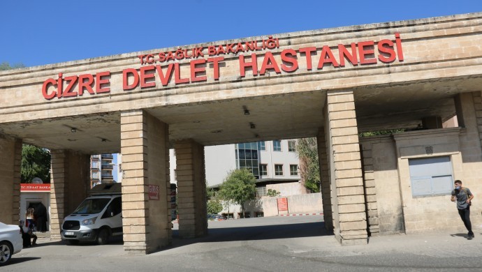 Cizre'de iki doktor günde 250 hasta kabul ediyor!