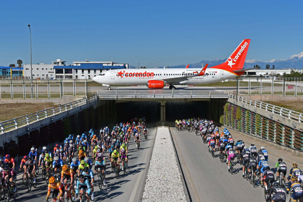 Corendon Airlines uçağı, bir kez daha Tour Of Antalya'nın simge fotoğrafında yer aldı