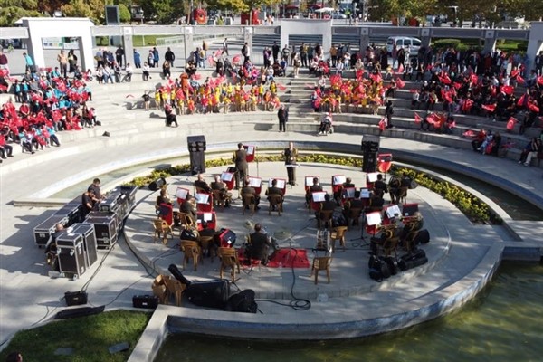 Cumhuriyet’in 100. yılı kutlamaları kapsamında yurt genelinde konserler verildi  