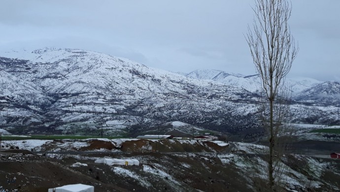 Dağlar baharda beyaza büründü