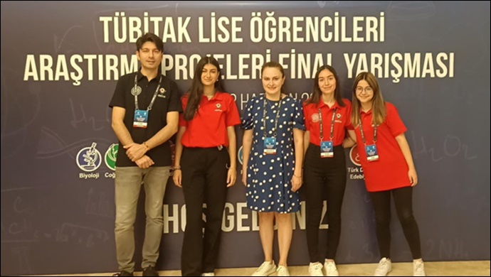 Darüşşafakalı öğrencilere TÜBİTAK’tan ödül