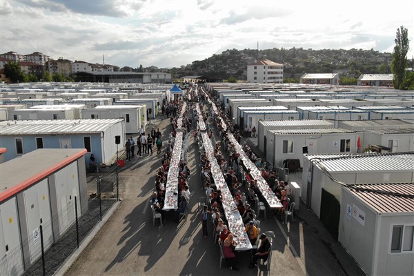 Deprem bölgesinde kardeşlik buluşması