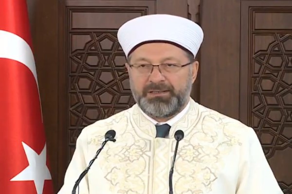 Diyanet İşleri Başkanı Erbaş: bugün 5300 kişi umreden dönüyor