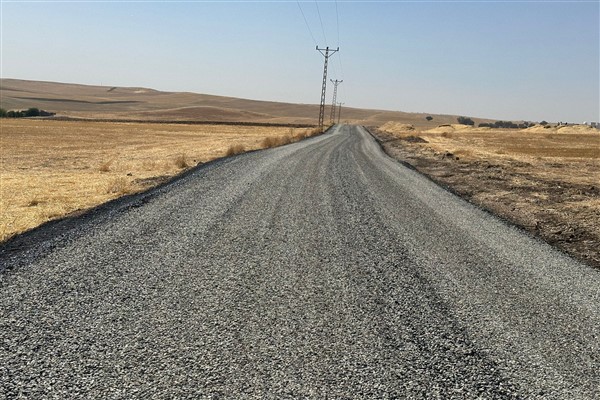 Diyarbakır'ın kırsal mahallelerinde yol çalışmaları sürüyor