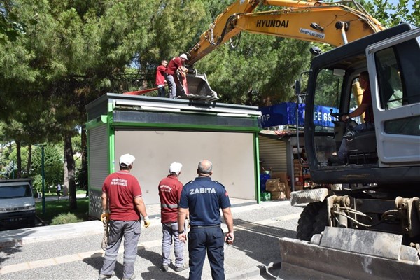 Edremit’te izinsiz yapılar kaldırılıyor