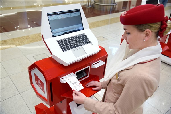  Emirates yolcuları mobil Check-in Portları sayesinde daha az bekleyecek 