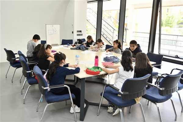 Esenyurt Belediyesi Çocuk Üniversitesi’nde Sanat Eğitimi Atölyeleri yapılıyor