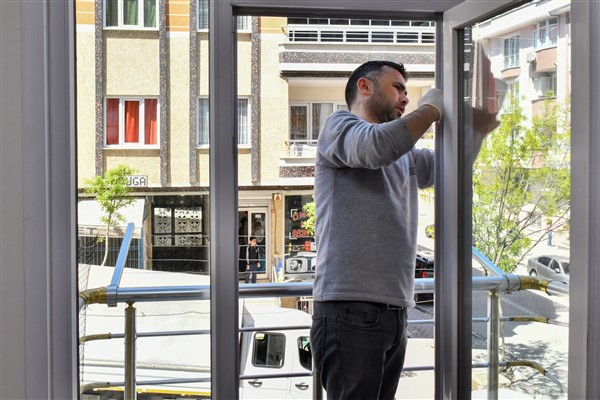 Esenyurt Belediyesi, ‘evde temizlik’ hizmeti ile ihtiyaç sahiplerine destek oluyor