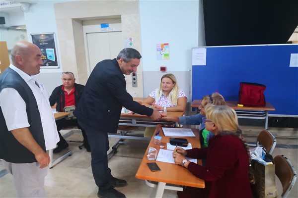 Esenyurt Belediyesi oy kullanacak çifte vatandaşlar için görev başındaydı