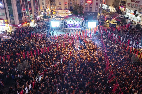 Esenyurt Gençlik Festivali, konserlerle devam ediyor