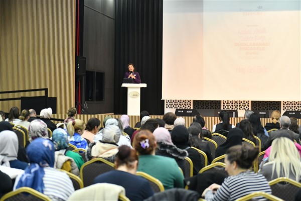 Esenyurt'ta kadına yönelik şiddete karşı seminer düzenlendi