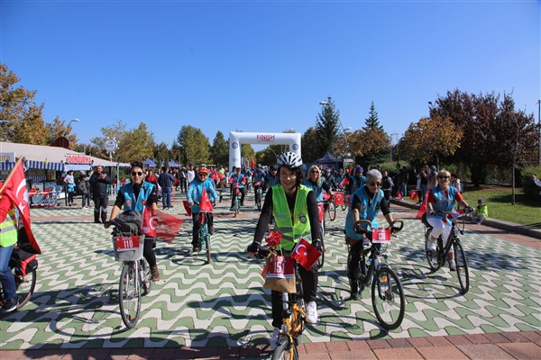 Eskişehir'de “Cumhuriyet Bisiklet ve Scooter Turu” düzenlendi