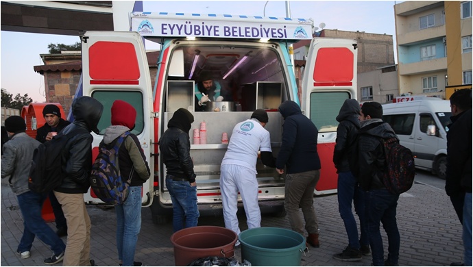 Eyyübiye Belediyesi ‘Mobil İkram Aracı’ Vatandaşların İçini Isıtıyor-(Video)