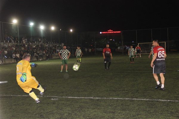 Ferizli Belediyesi 15 Temmuz Futbol Turnuvası'nda yarı final heyecanı başlıyor