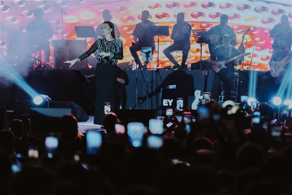 GastroANTEP konserleri kapsamında Ebru Yaşar sahne aldı