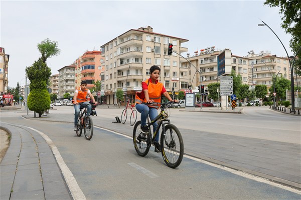 Gaziantep'te scooter sürücülerine 6 bin adet reflektif yelek dağıtıldı