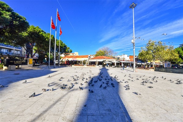 Gaziemir Abdullah Arda Meydanı yenileniyor