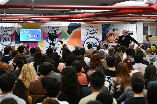 Genç Akademi Kafe Sıhhiye’de bilim ve felsefe konferansları düzenlendi