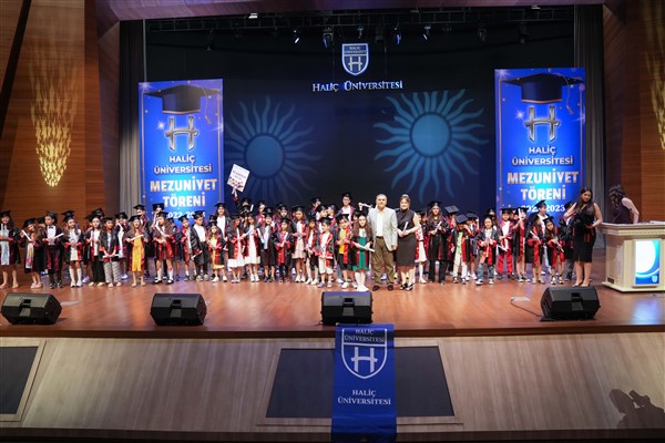 Haliç Üniversitesi, Kids Acedemy'de ilk mezunlarını verdi