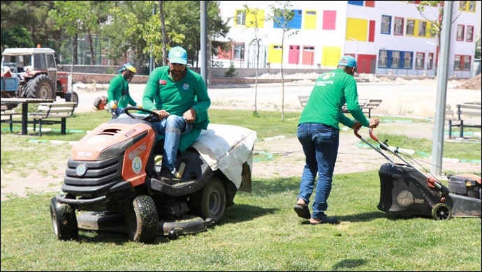 Haliliye Belediyesi parklarda peyzaj çalışmaları devam ediyor