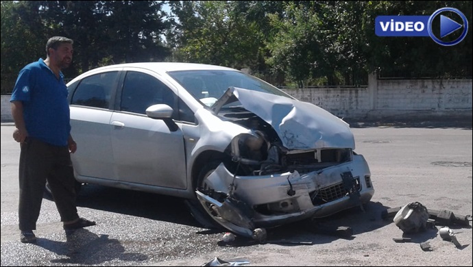 Harrankapı Caddesi’nde kaza: Otomobil belediye otobüsüne çarptı