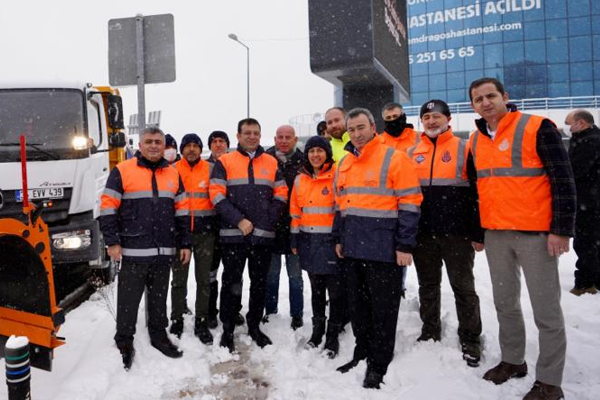 İBB, 7421 personel ve 1582 araçla sahada kar mücadelesi veriyor