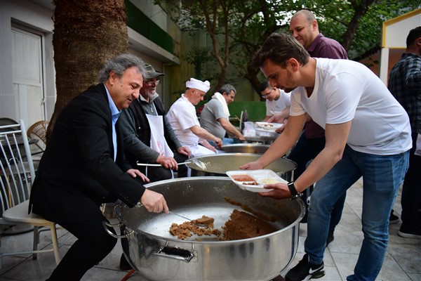 İduğ, Makedonya göçmenleriyle buluştu