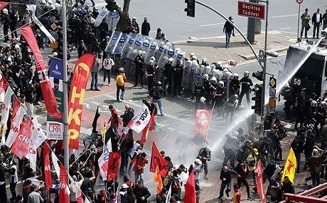 İstanbul Taksim’de Engel – 203 gözaltı, 24 yaralı