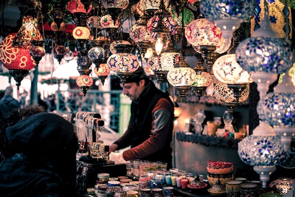 İstanbul Valisi Gül, Başakşehir’de esnaf ve vatandaşlarla buluştu