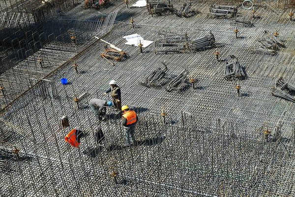 İstanbul Valisi Gül, inşası devam eden okullarda incelemelerde bulundu