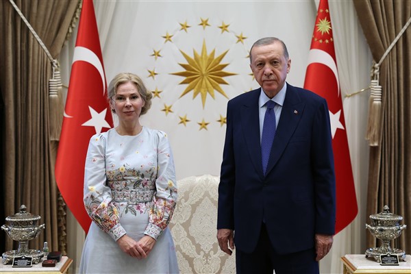 İsveç Büyükelçi Mard, Cumhurbaşkanı Erdoğan’a güven mektubunu sundu