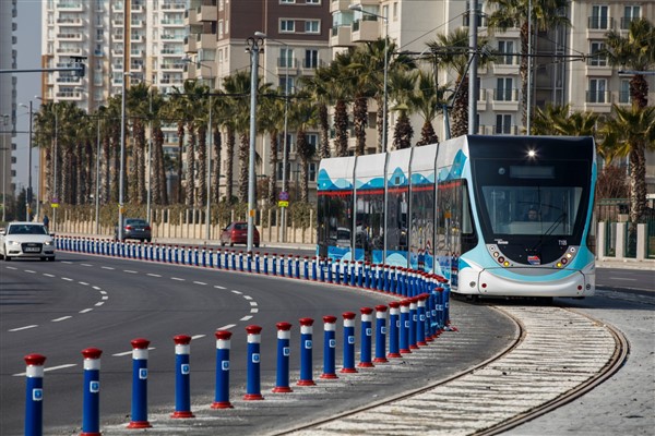 İzmir Büyükşehir Belediyesi okulların açılacağı gün için tedbirlerini aldı