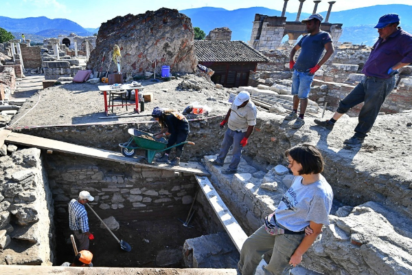 İzmir’deki arkeolojik kazıda DNA laboratuvarı kuruldu